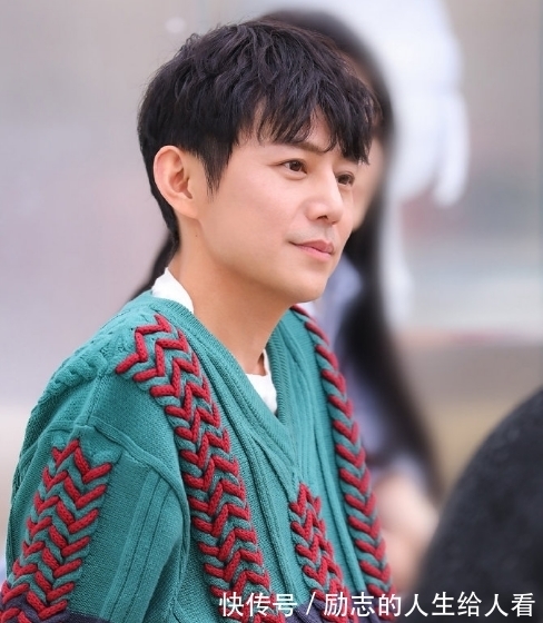 何炅|《拜托了冰箱》口碑创新低，INTO1成员惹争议，赵丽颖吴磊镜头少