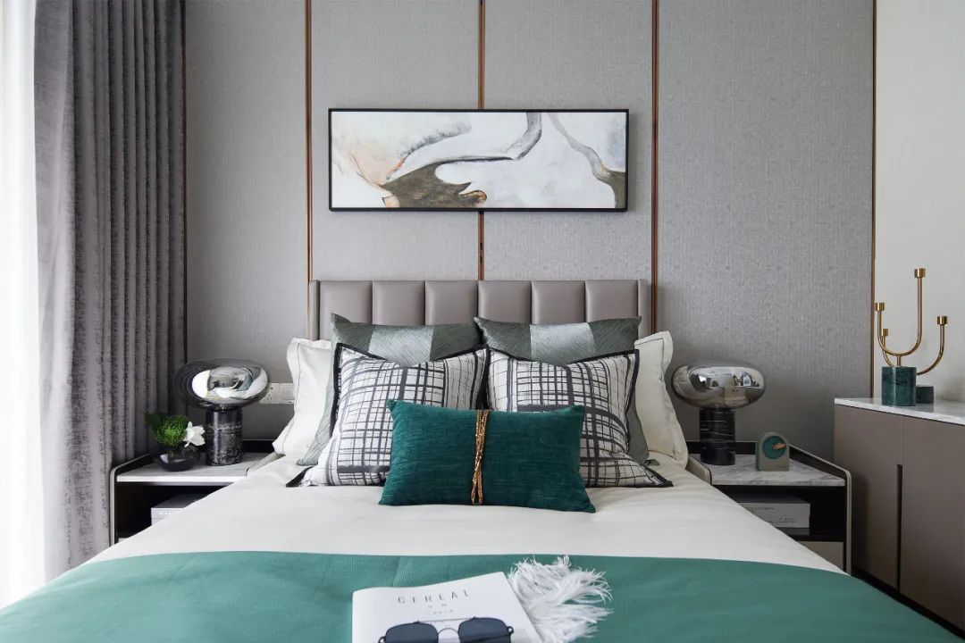 次卧|95㎡现代雅奢，丰富的颜色及软装搭配，造就出一个活力的家