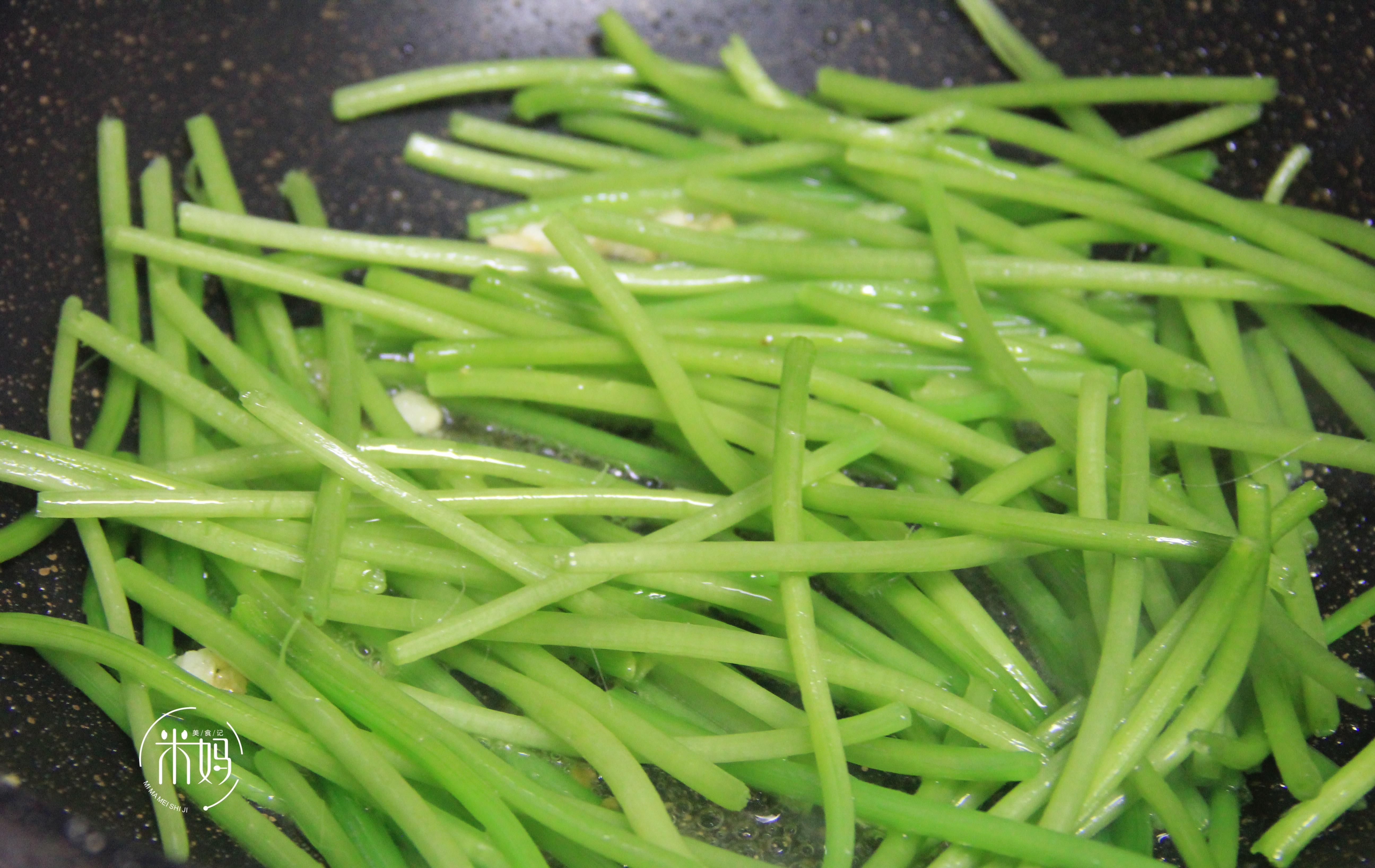 瓜苗|这菜浑身都是宝，碰运气才能买到，简单一炒清甜脆嫩，比肉都抢手