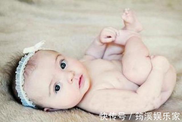 几个月|宝宝几个月会翻身和长牙,很多妈妈做错,耽误宝宝发育