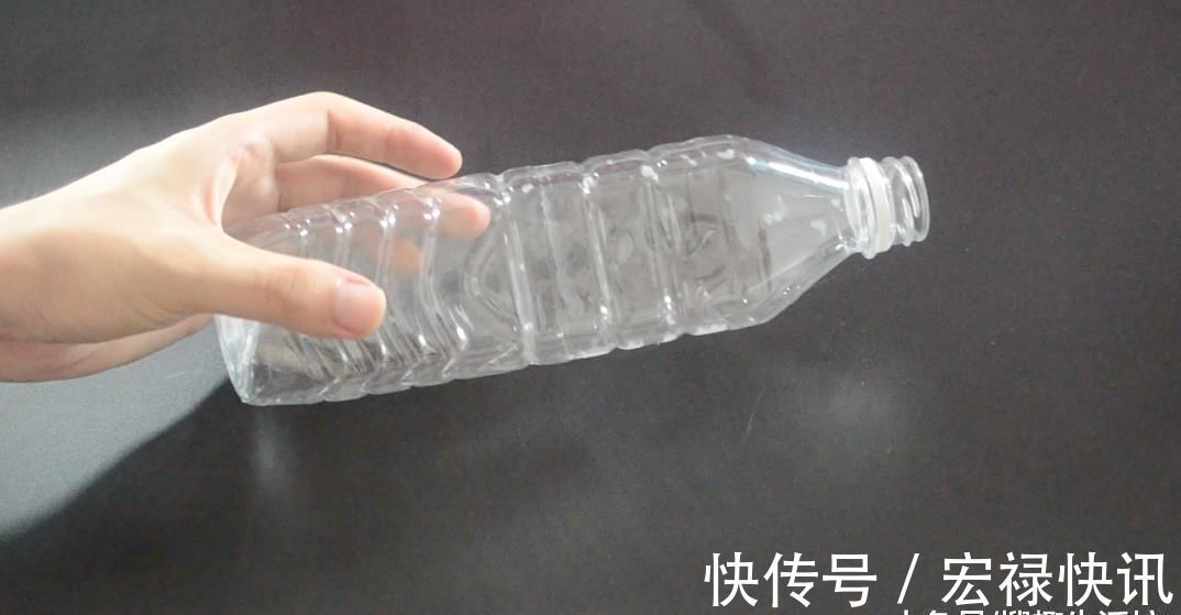 洗脸池上放一个塑料瓶, 没想到作用这么大, 看完赶紧去试试