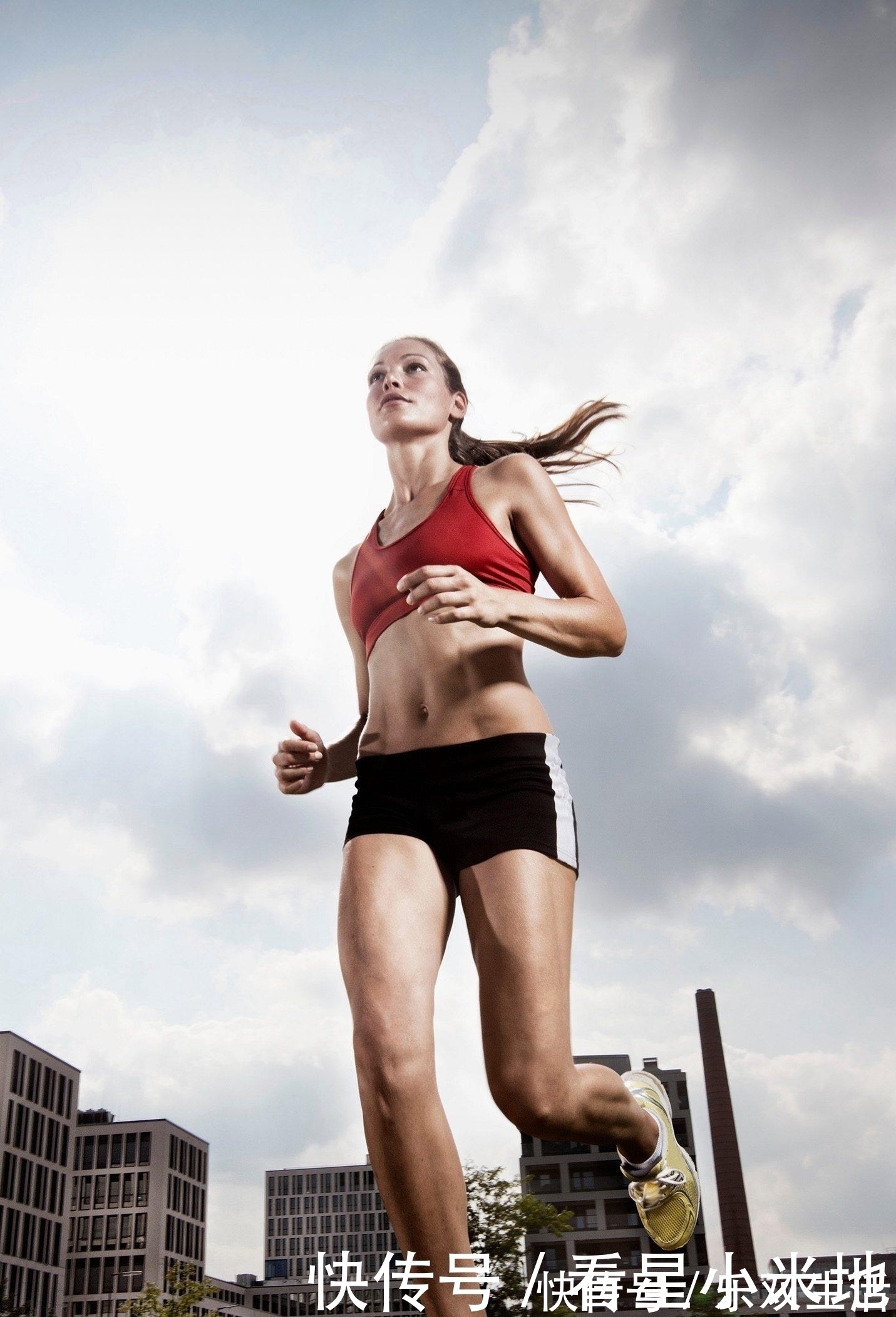 样貌|坚持长跑有好处,身体越跑越年轻,样貌却越跑越老