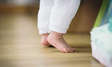 宝妈|孩子学走路要不要买学步鞋?小鞋子大讲究,宝妈要懂这些硬知识