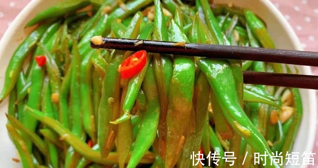 辣炒蒜香豆角|家里太穷买不起肉 今天试试这道简单又下饭的辣炒蒜香豆角