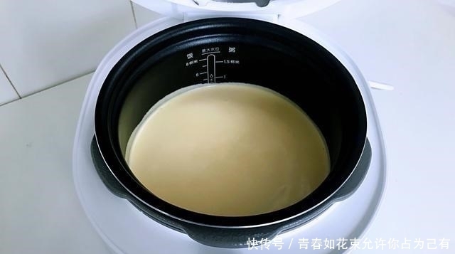 电饭煲做蛋糕,方法是关键,轻松做出8厘米高度,蓬松暄软又细腻