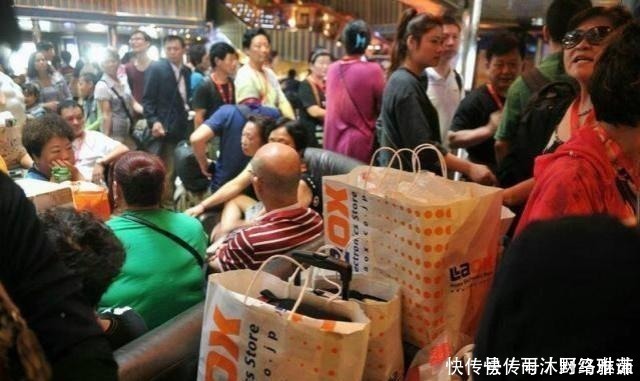 中年|中国游客“爆买”扭转日本旅游赤字,为什么国人喜欢到日本扫货?