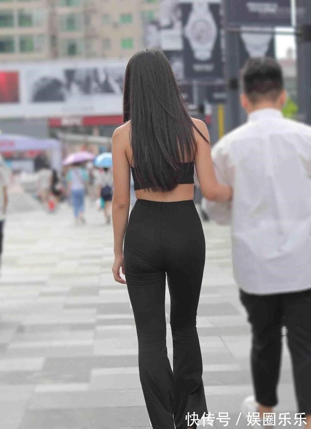 造型 打底裤既清新又美丽，才能造型美感进阶，真佩服她！