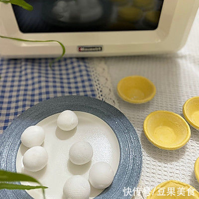 快过期的汤圆别丢~这样做可爱又好吃