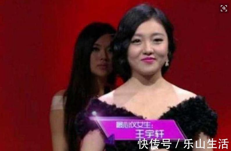 她在“非誠勿擾”站了5年,亮燈無數(shù)卻從不牽手,理由很簡單