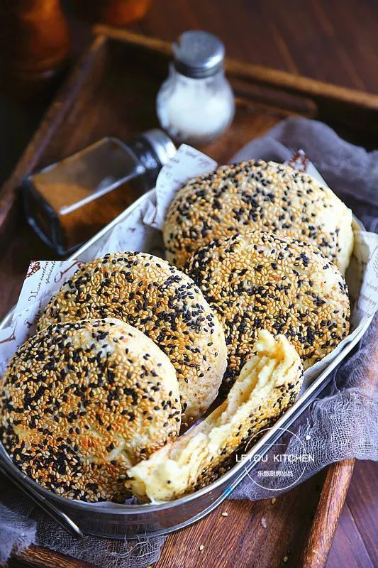 1斤面粉做6个烧饼,不油不腻,平底锅就能做,刚好全家人的早餐