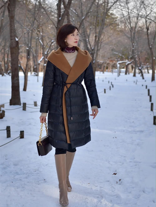 羽绒服“越长越时髦”！今年流行这3种，保暖显瘦，还为气质加分