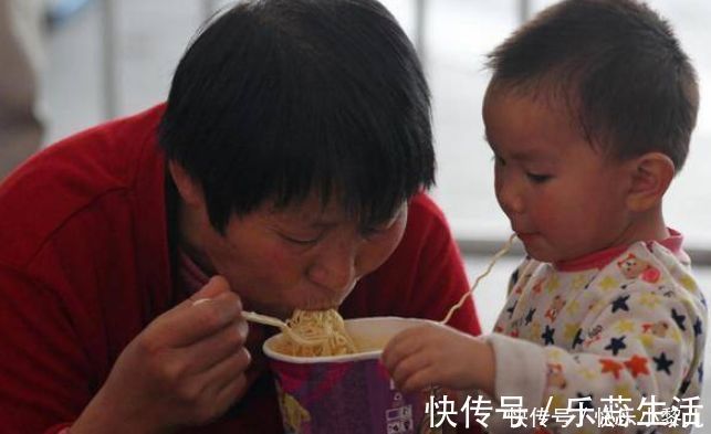 喂养|一岁孩子喂养有讲究,宝妈做好“5件事”,孩子成长不耽误