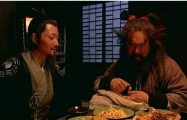 银子!古代大侠闯江湖,吃完饭不问价钱,扔下银子就走,不怕钱给少了?