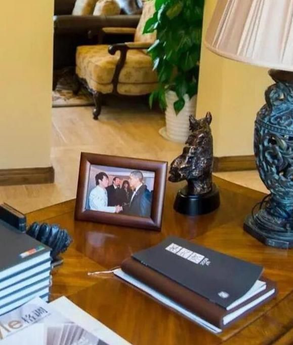 钢琴|晒晒郎朗住的豪宅,光客厅就有三层楼高,楼梯设计超像钢琴键