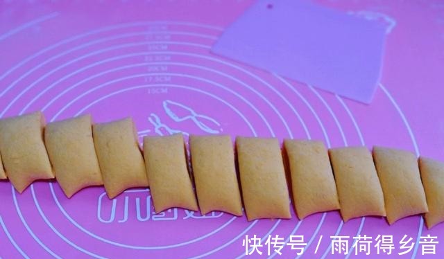 香甜的南瓜刀切馒头，比面包还松软，比蛋糕还有营养！
