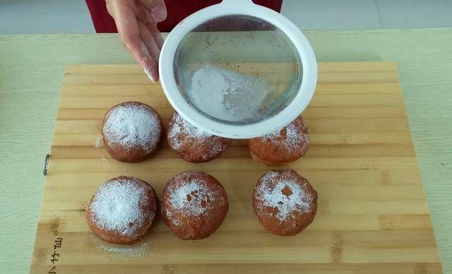 1碗面粉4个鸡蛋,不用烤箱,教你用平底锅做面包,比蛋糕还好吃