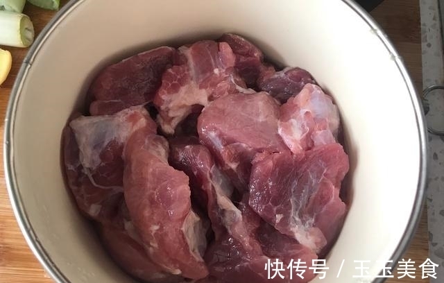 干辣椒|牛肉炖土豆天冷暖胃滋补菜,冷水下肉,肉质鲜嫩有嚼劲