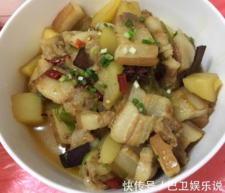 做菜|12个人聚餐吃饭,做了16个菜,做菜做了2个半小时,菜看着还行吗