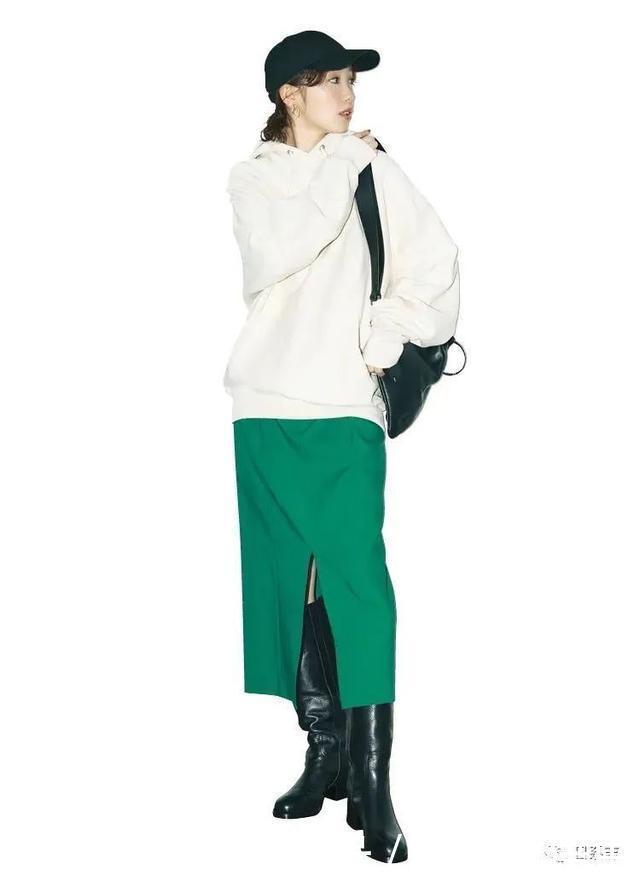 卫衣的8种叠穿法，都是今年秋冬流行的