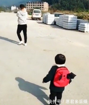 宝爸|女儿看见爸爸抱了别的孩子,接下来的做法让爸爸笑弯了腰