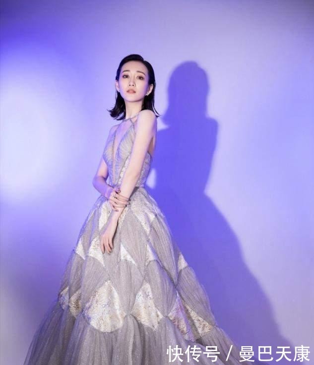 王鸥|脸上有这3个“特征”的女生,尽量别披头散发了,露出五官更女神