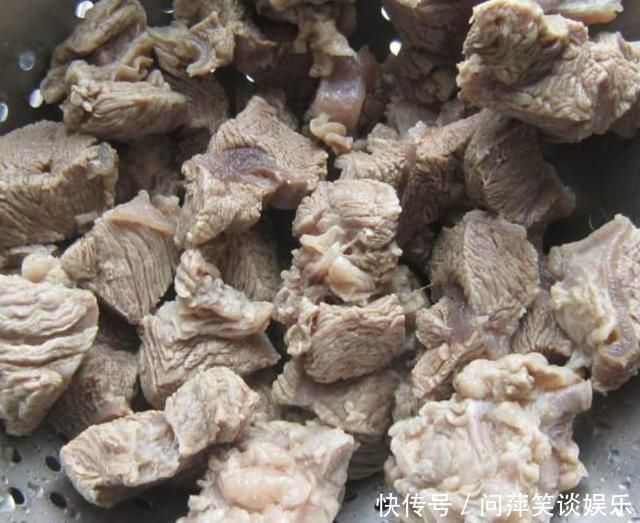 牛肉越焯水越脏？老师傅教你一法子，脏东西主动跑出来，没腥味