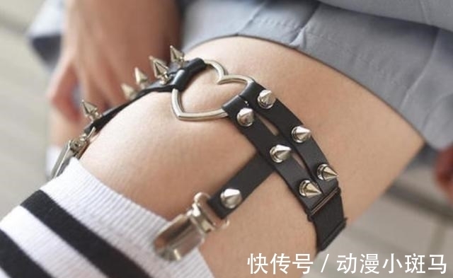 女孩子|現實中與動漫里面常見到女生腿上系根帶子，有什么深層含義呢？