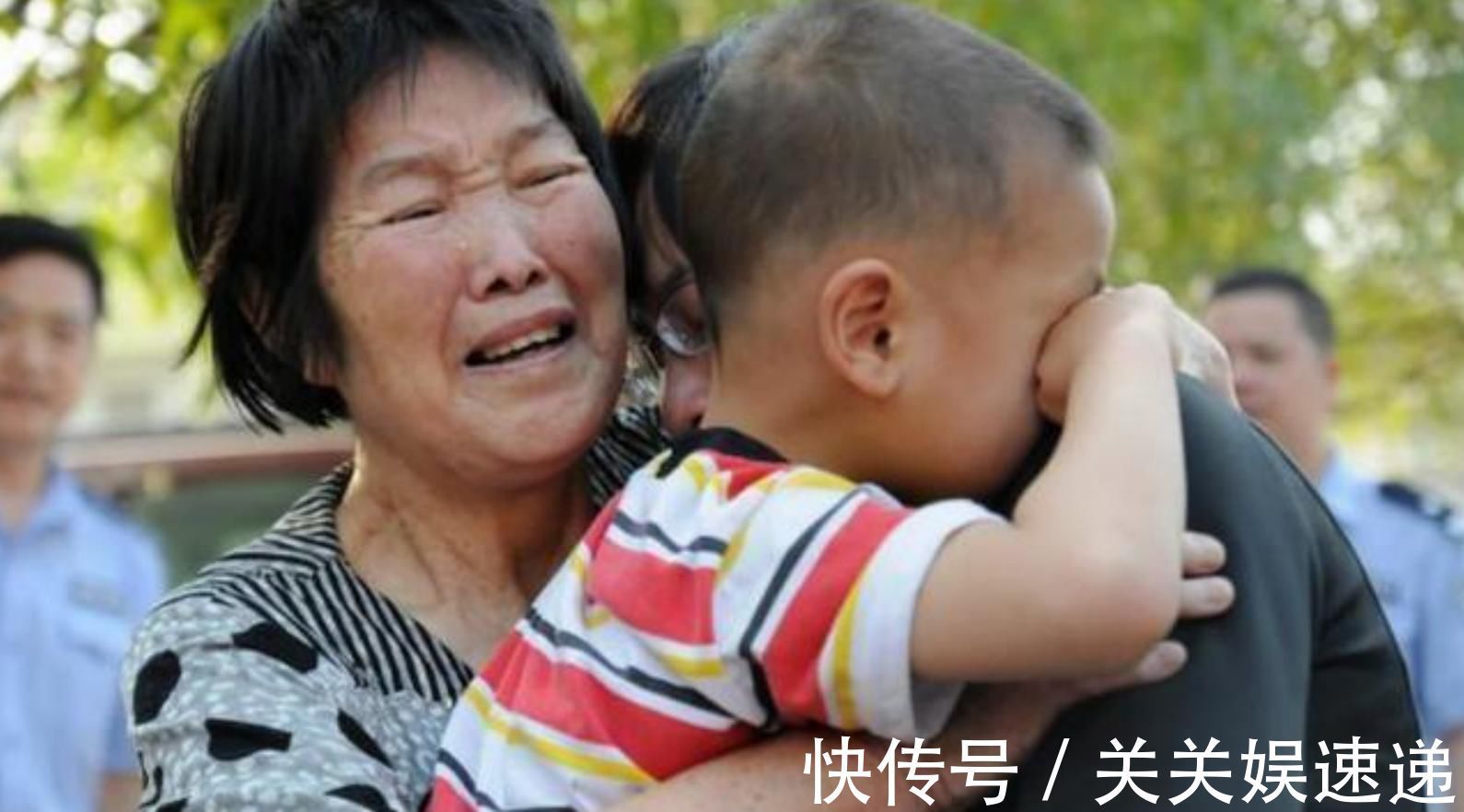 奶奶|2岁孩子被人贩子抱走,反诬陷奶奶是疯子,奶奶急中生智救回孩子