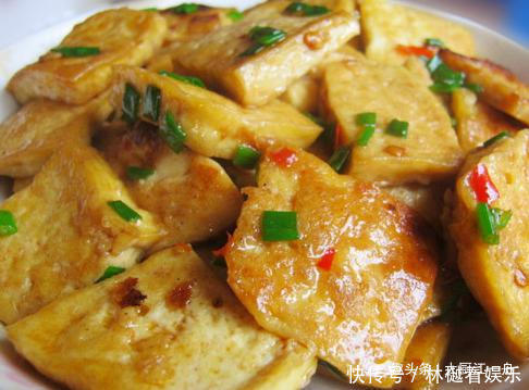 难怪|葱煎豆腐,先炒葱,还是先煎豆腐大厨都不对,难怪豆腐不入味