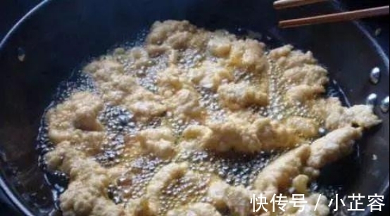 面粉|炸酥肉,最好别用面粉和淀粉!放点“它”外脆里嫩,凉了也不回软