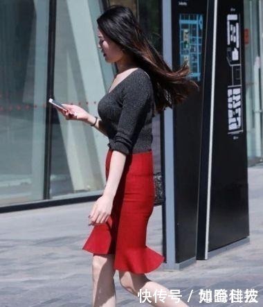 微胖|“微胖”的中年妇女，用红裙子发挥自己的成熟美！