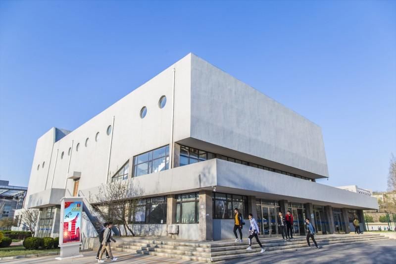 加快|户外电子LED广告机拿捏住发展的主动权,加快媒体广告转型