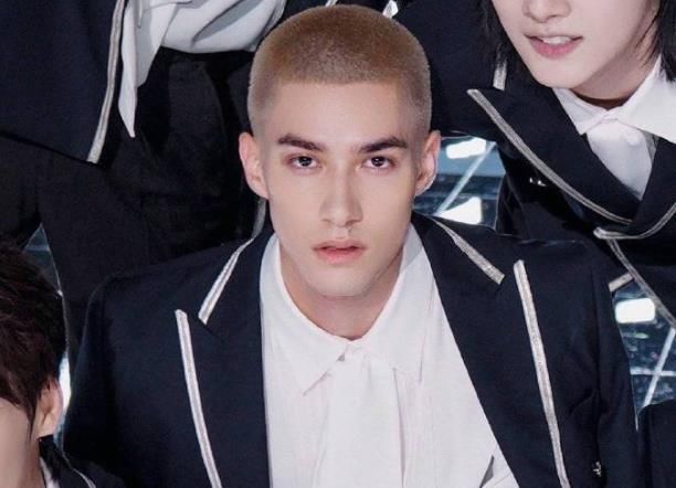 《創(chuàng)4》你磕“你滴涵王”CP嗎？曾涵江給米卡加油，像宣誓主權(quán)