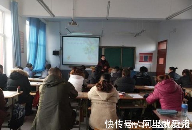 阅读|爸爸来开家长会,穿着打扮太“惹眼”,网友:你让孩子的脸往哪放