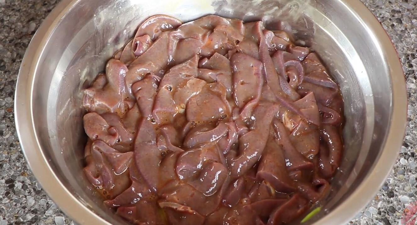 芹菜|炒猪肝好多人都做错了,教你一个小诀窍,香嫩入味全家都爱吃