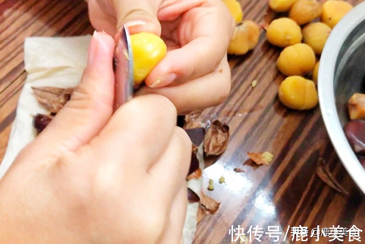 外衣|板栗去壳别用指甲掰！教你3招，10分钟掰一盘，简单方便不伤手