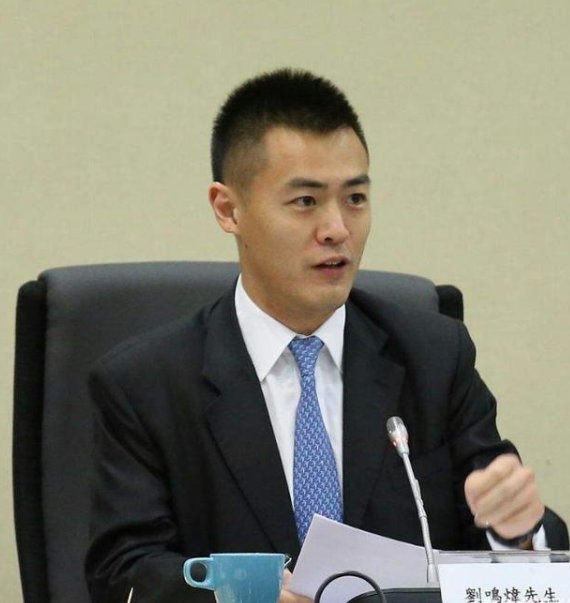 小伙上《非诚勿扰》相亲，24盏灯全灭，孟非笑了：他爸是刘銮雄