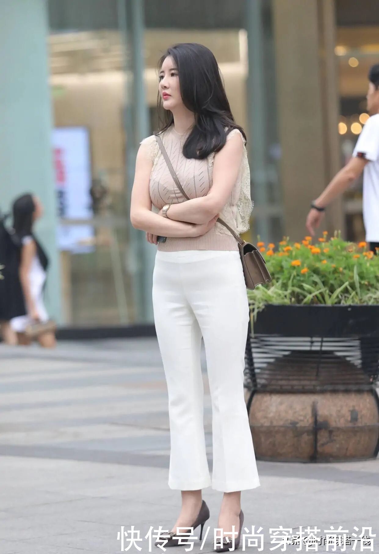 减龄|适合秋季的“3类”搭配，遵循“长款+暖色”的原则，时髦又减龄