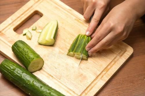 腌黄瓜|腌黄瓜,切忌直接用盐杀水,多加1步骤,咸香入味,吃起来嘎嘣脆