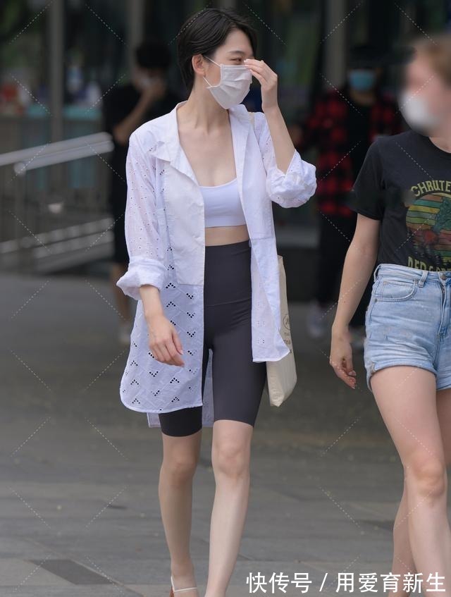 运动裤 镂空花纯白长衬衣,搭配运动套装,清爽舒适帅气十足