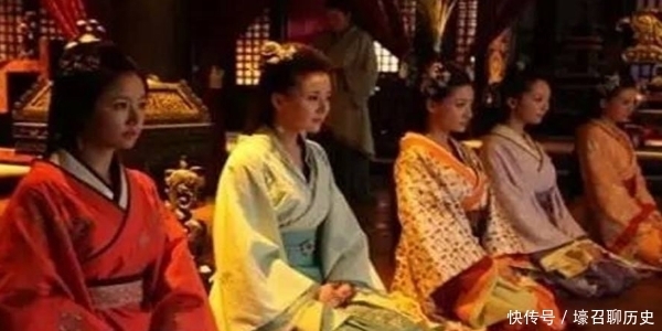 跪坐|古人为什么要跪坐?腿脚不麻、不痛吗?跪坐姿势的由来是什么?