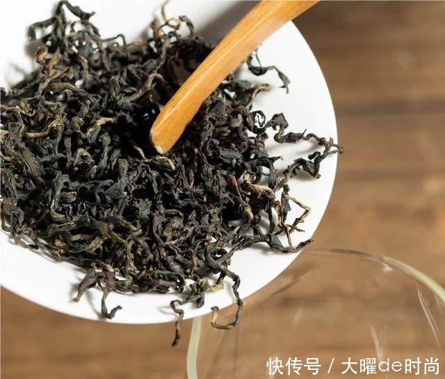 黑木耳|这5种食物虽然长得丑,女人每天吃一点,排出毒素更显年轻态