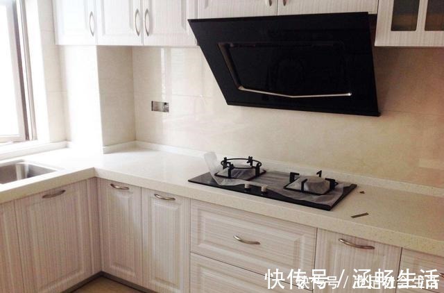 工人|厨房橱柜验收分四步，就算安装时不在场，也不怕工人动手脚！