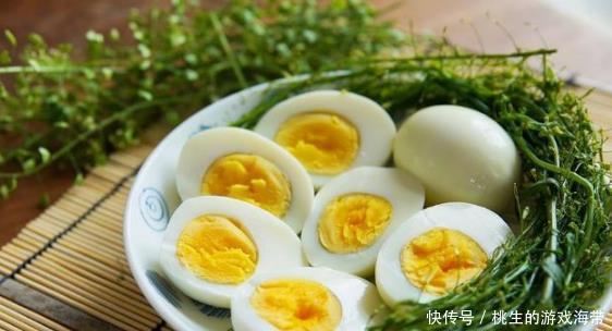 年纪越大膝盖越“差劲”,大把吃钙片不如多吃3物,美味还便宜!