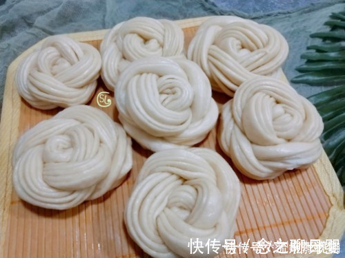 发面|发面不要只放酵母了,多加一料,做出的花卷,蓬松暄软,层次多