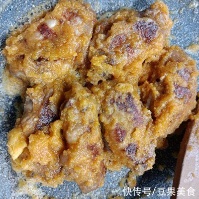 家常菜|#巨下饭的家常菜#金沙咸蛋黄鸡翅