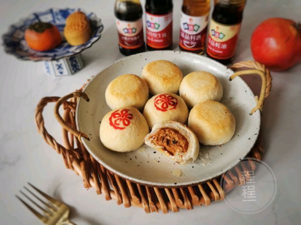 月饼|#鲜到鲜得,月满中秋,沉鱼落宴#辣白菜鲜肉月饼