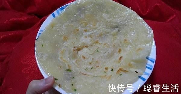 微微一笑|烙饼时,直接加水大错特错!面点师傅:加点它,又香又软还出层