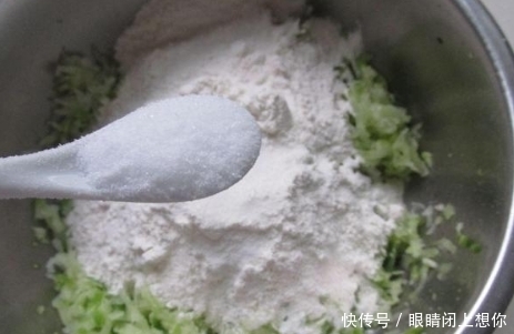 用错|做萝卜丸子时,很多人都用错了粉,丸子炸好不酥脆,放久太难吃