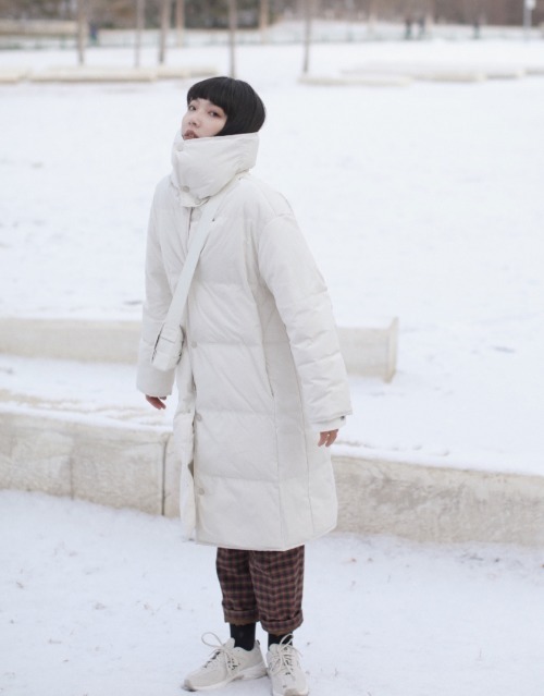 大长腿 女人不管有钱没钱,都要给自己入手“羽绒服”,穿的好看又保暖